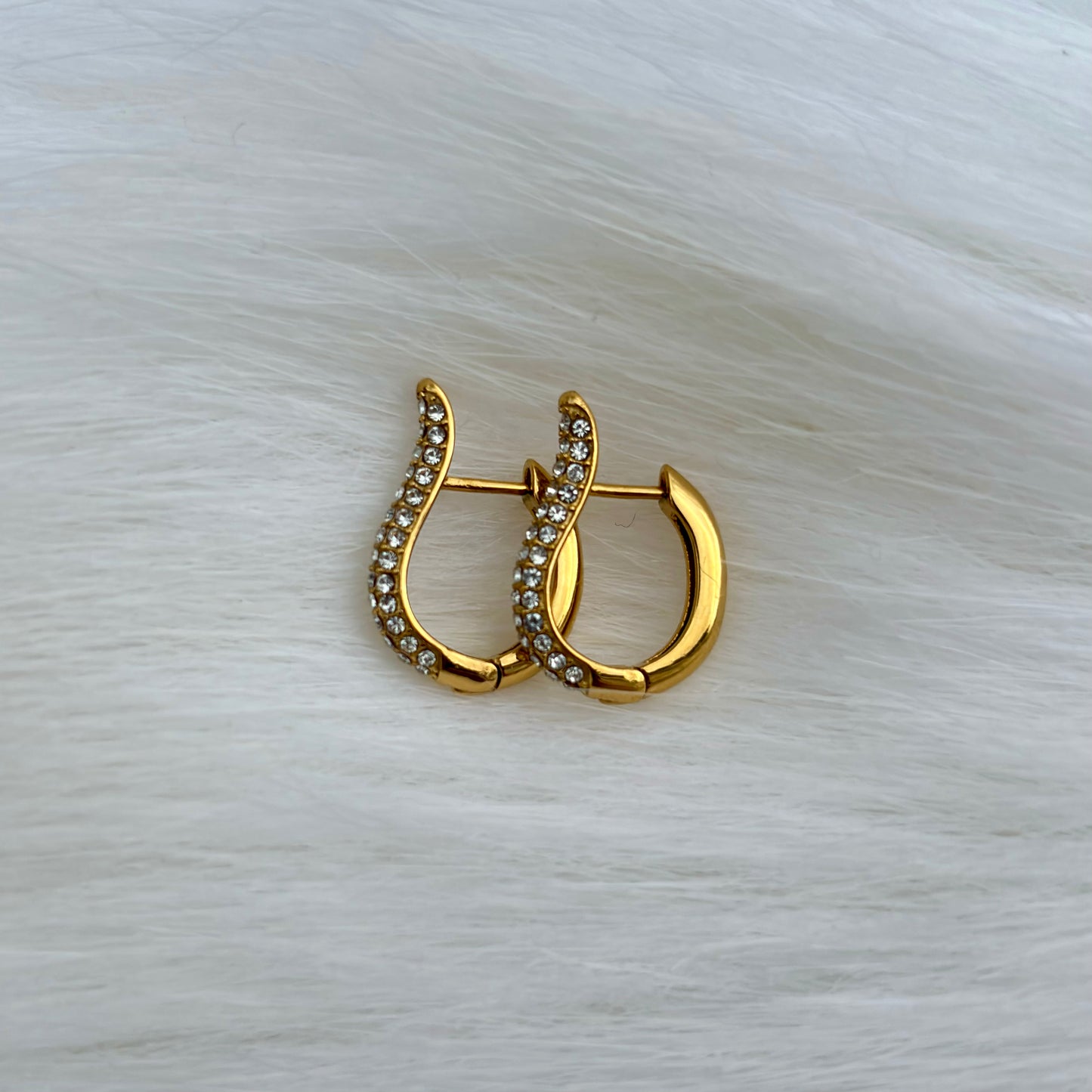 Éclater Gold Clicker Hoop Earrings