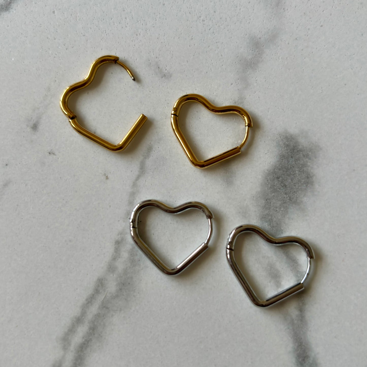 Éprise Love Heart Mini Hoop Earrings