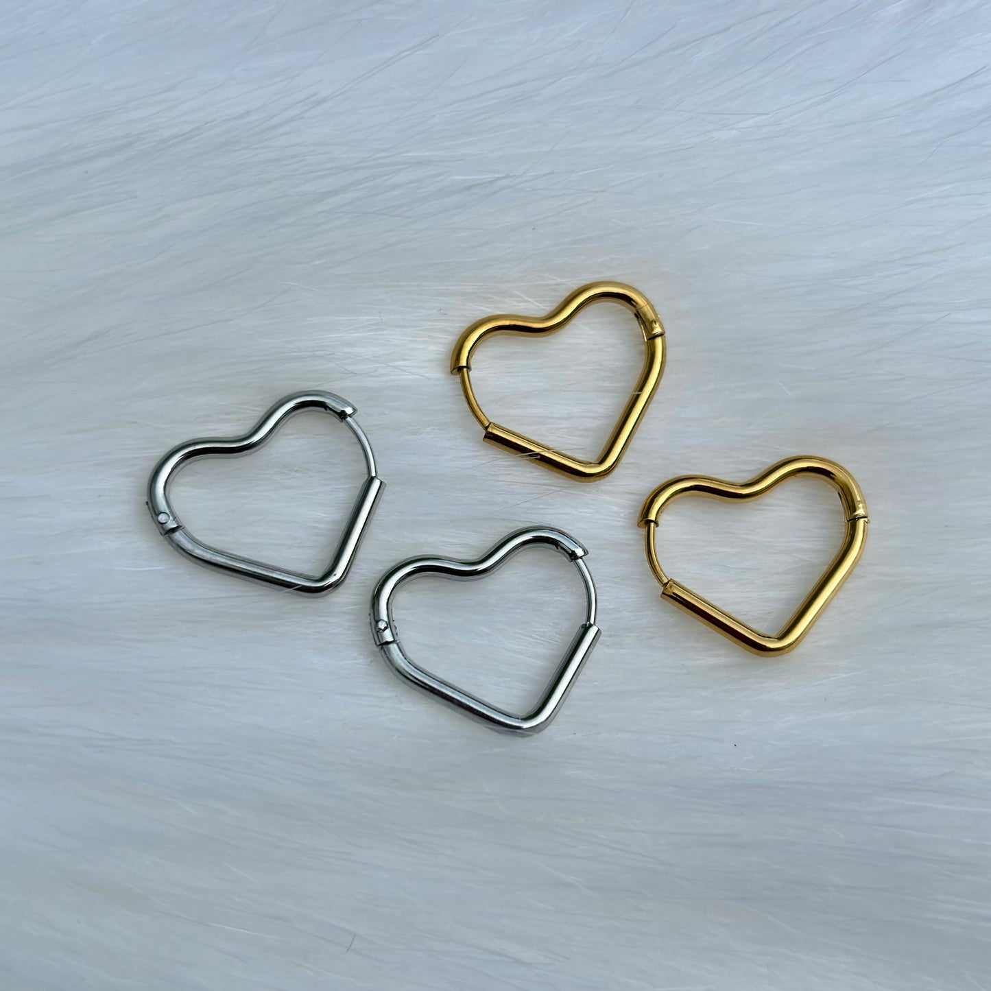 Éprise Love Heart Mini Hoop Earrings